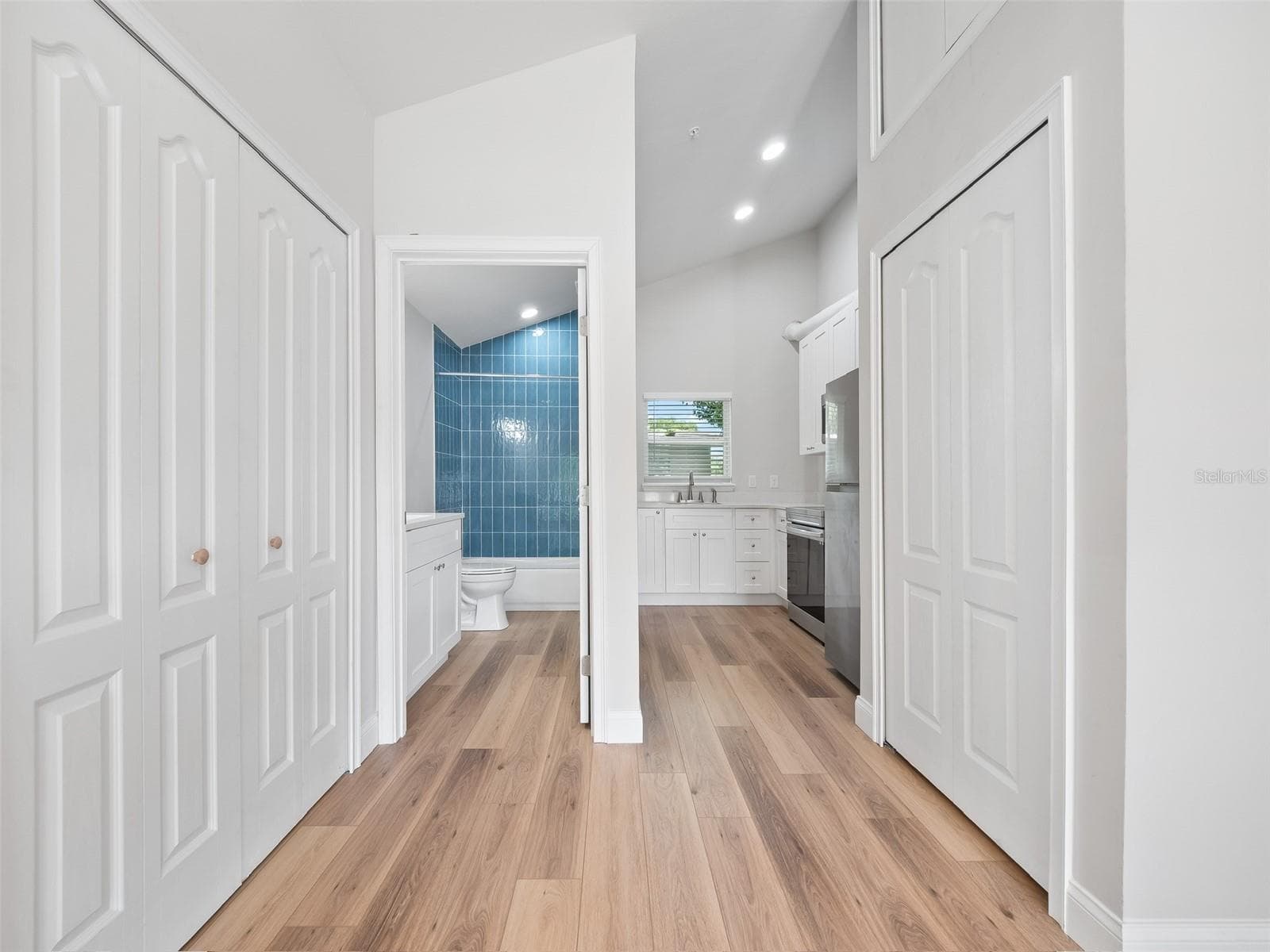 1505 CATHERINE STREET — photo 37 of 58