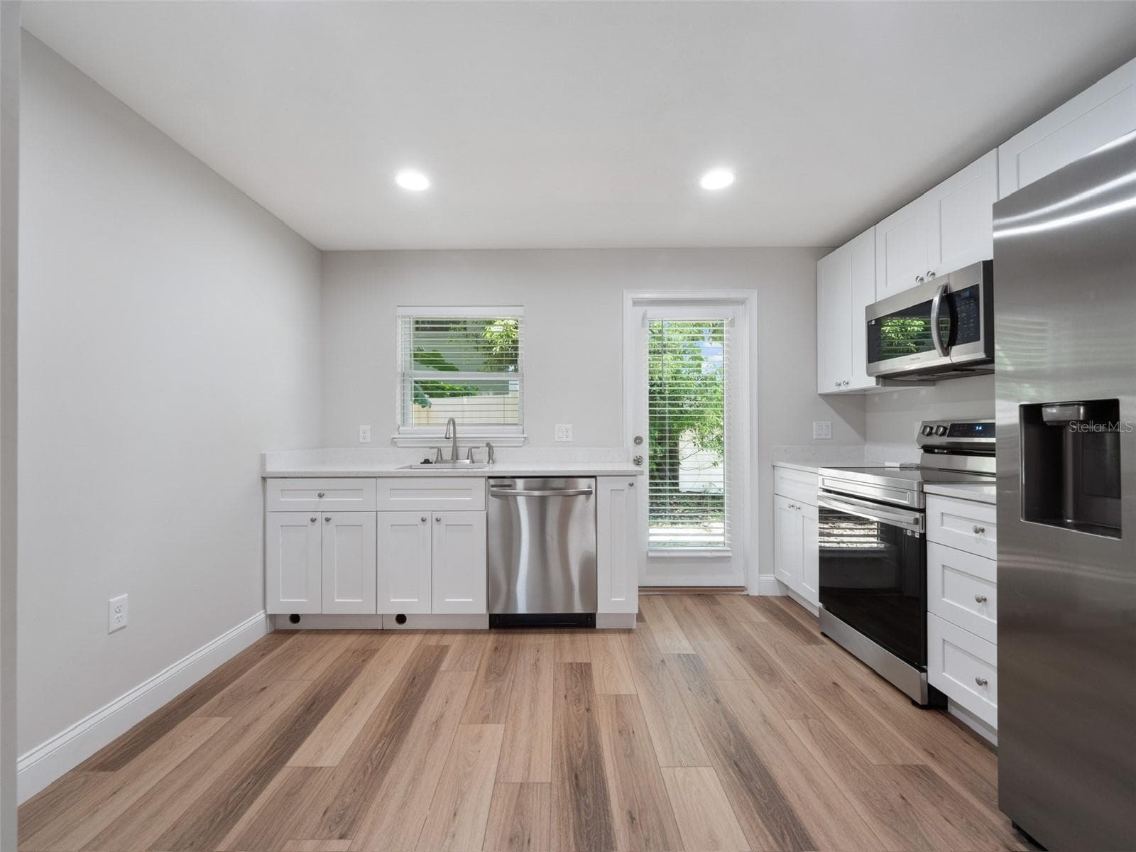 1505 CATHERINE STREET — photo 12 of 58