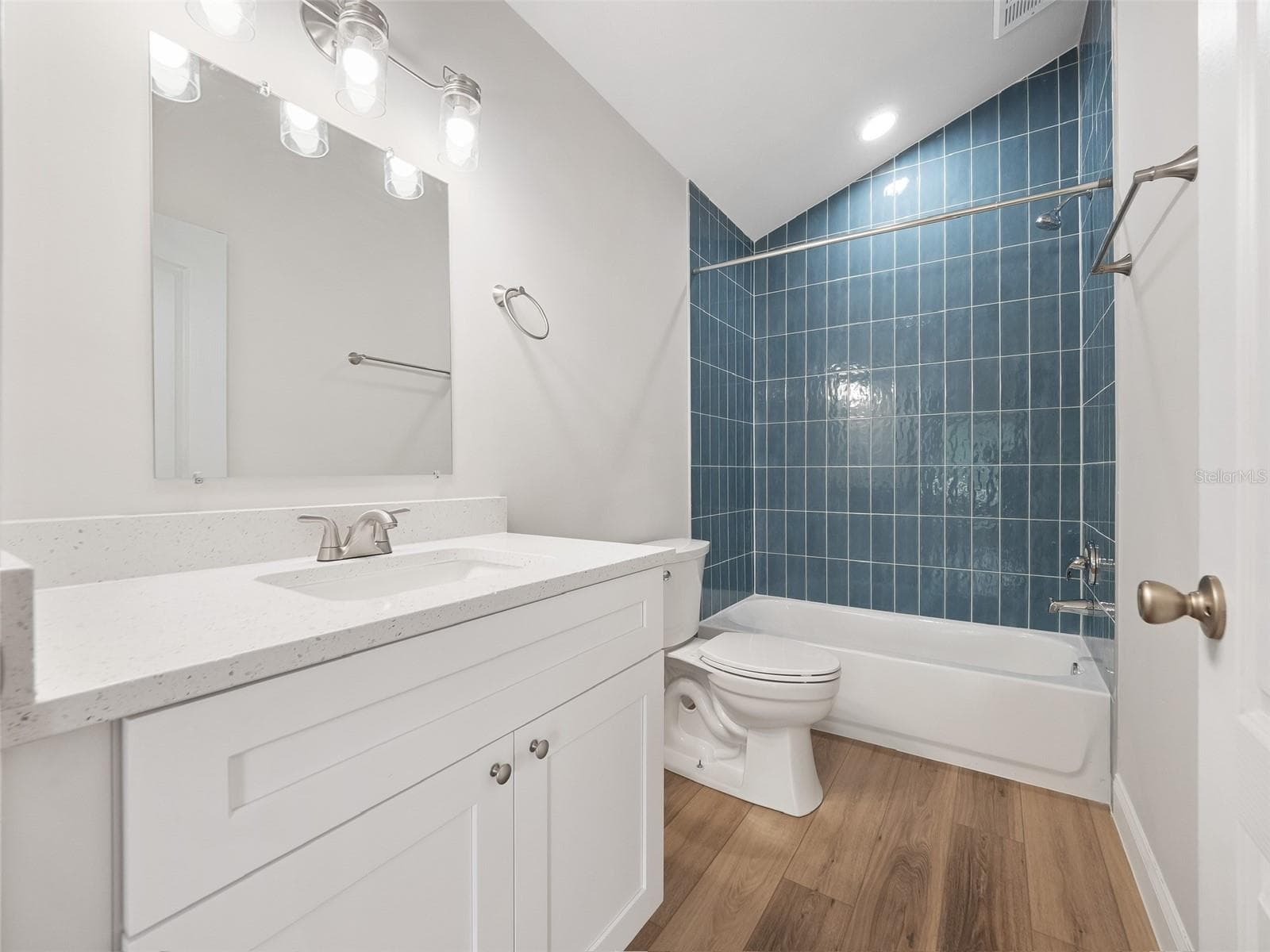 1505 CATHERINE STREET — photo 18 of 58