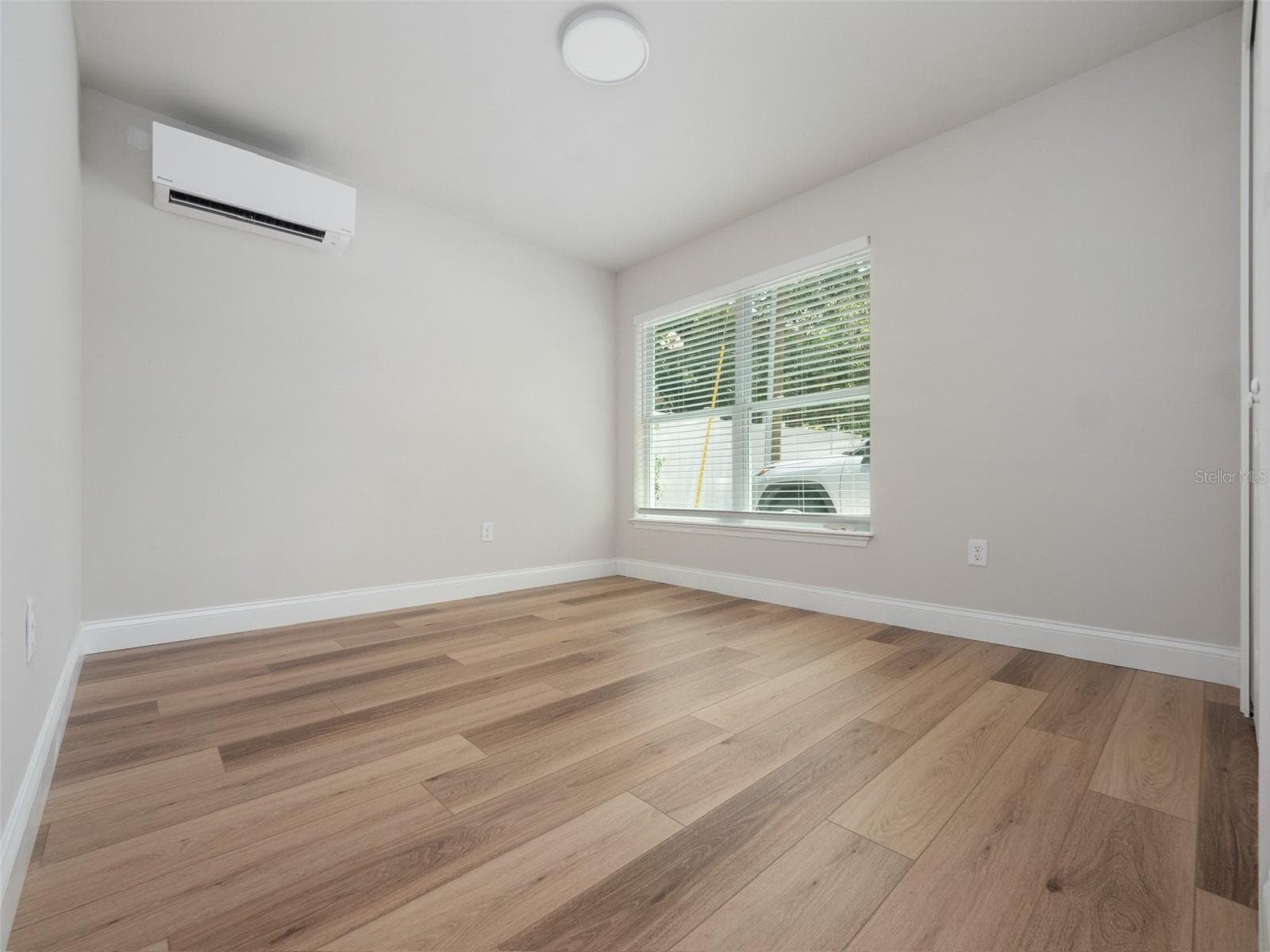 1505 CATHERINE STREET — photo 17 of 58