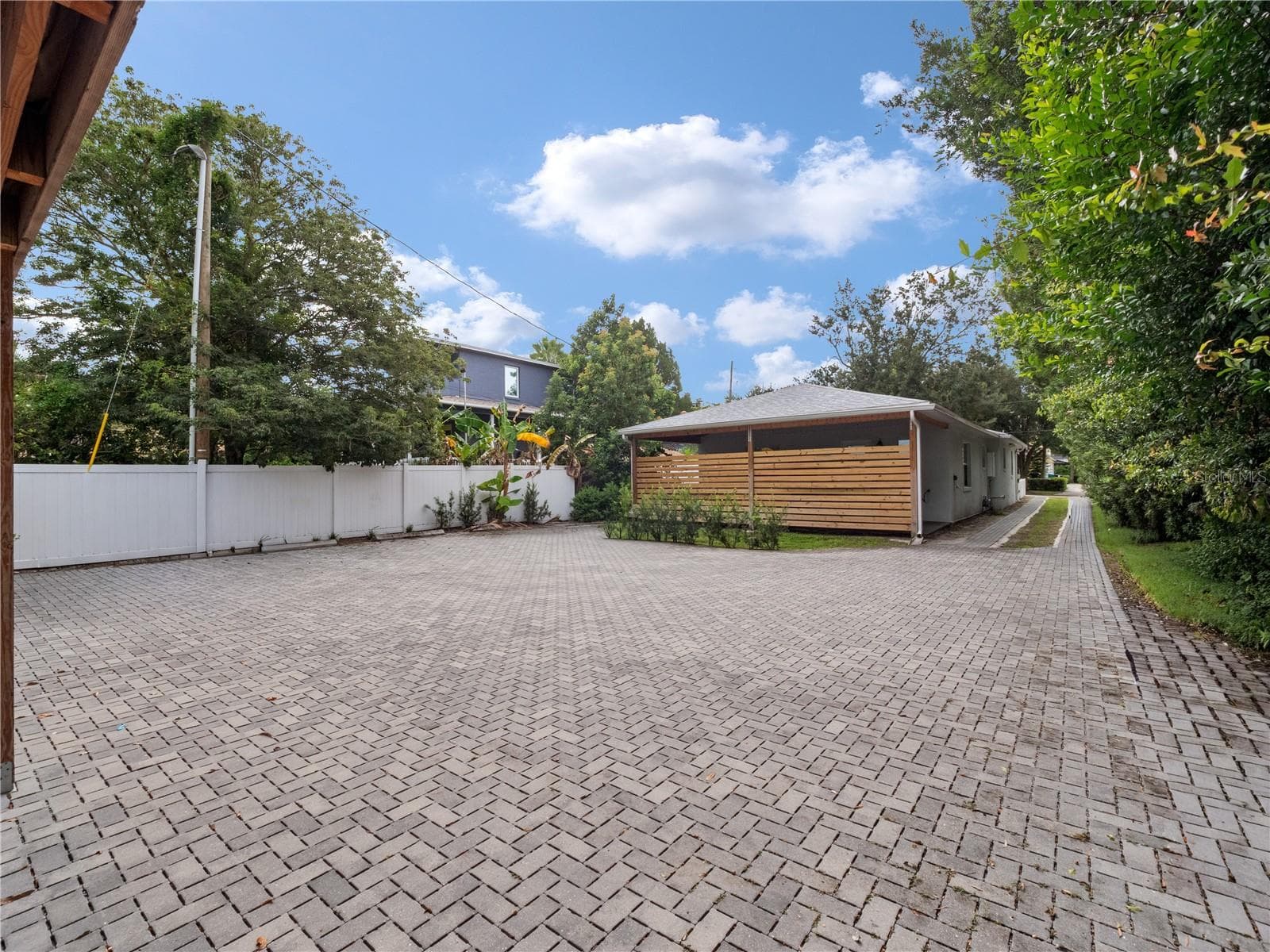 1505 CATHERINE STREET — photo 8 of 58