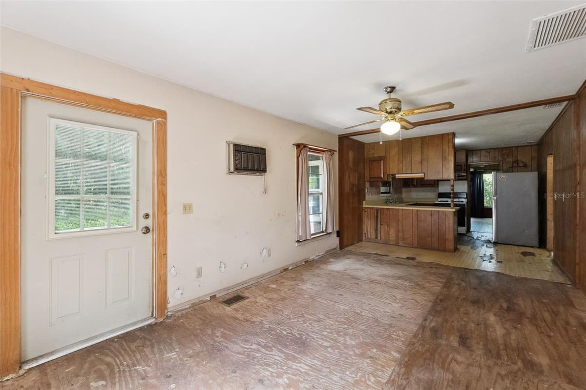1555 CHURCH STREET — photo 5 of 25