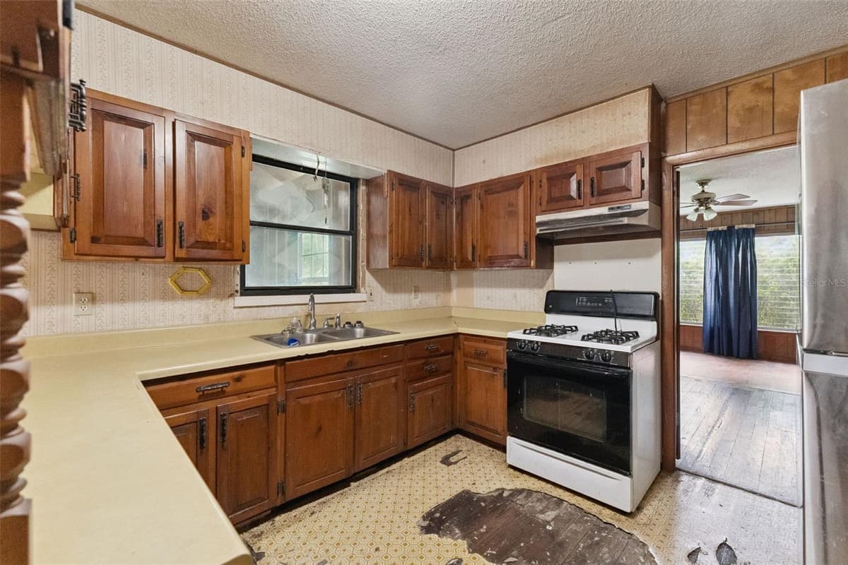 1555 CHURCH STREET — photo 8 of 25