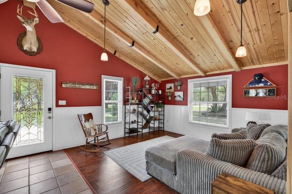 121 DAREN DRIVE — photo 9 of 43