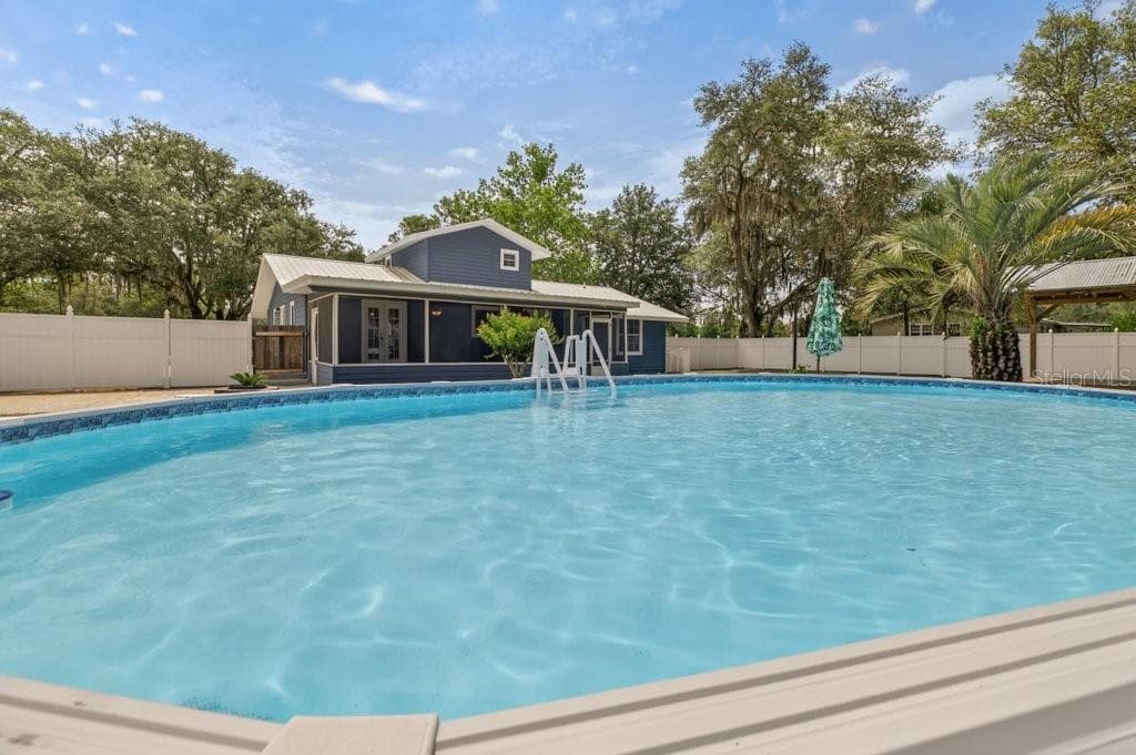 121 DAREN DRIVE — photo 34 of 43