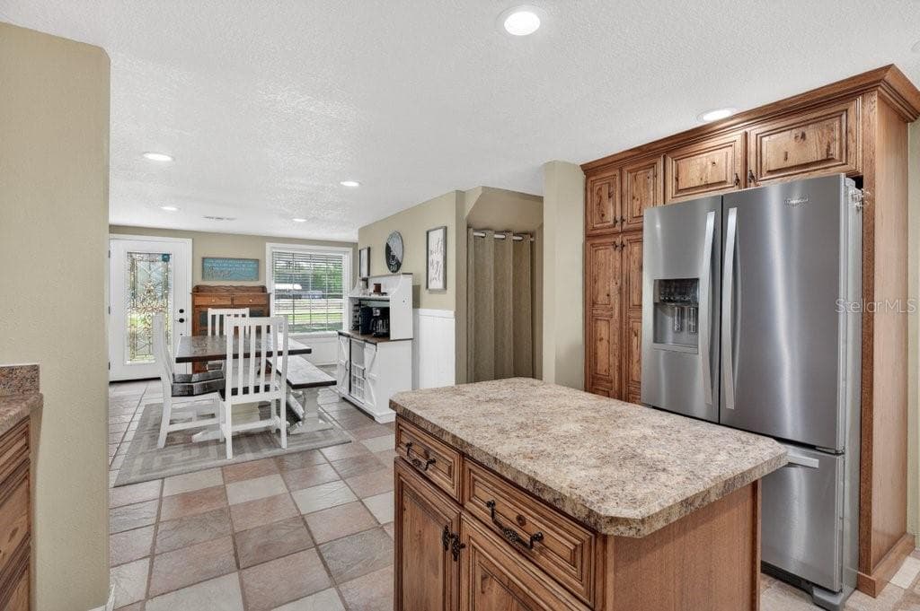 121 DAREN DRIVE — photo 18 of 43