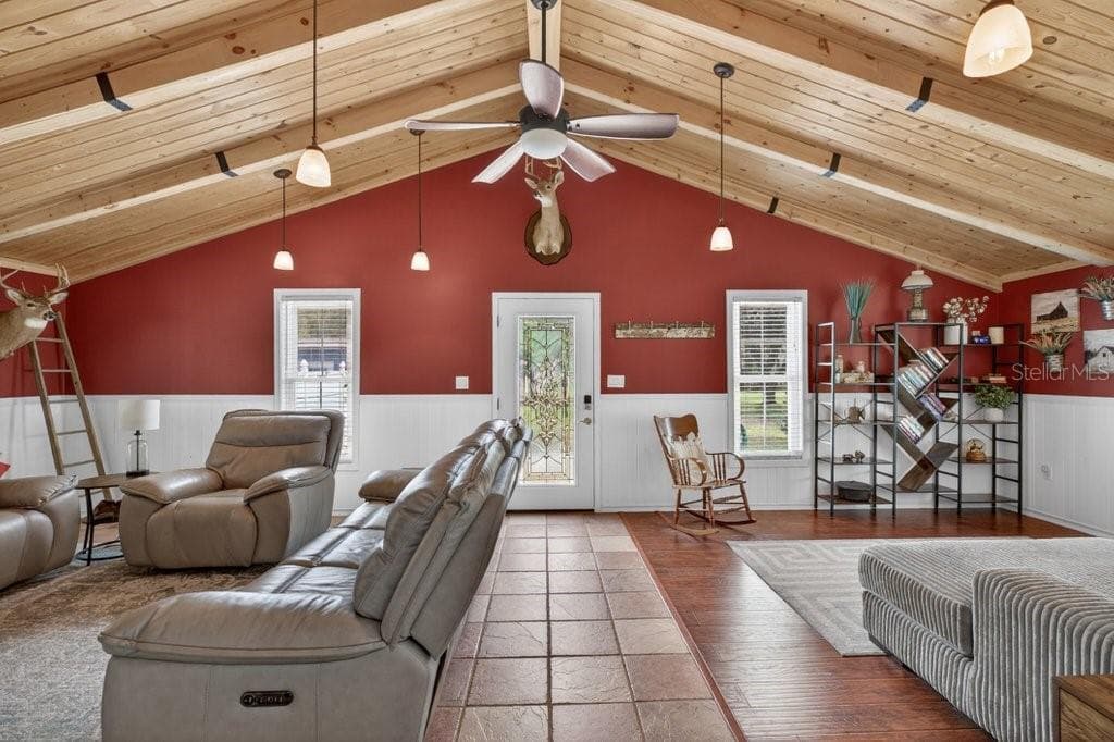 121 DAREN DRIVE — photo 8 of 43