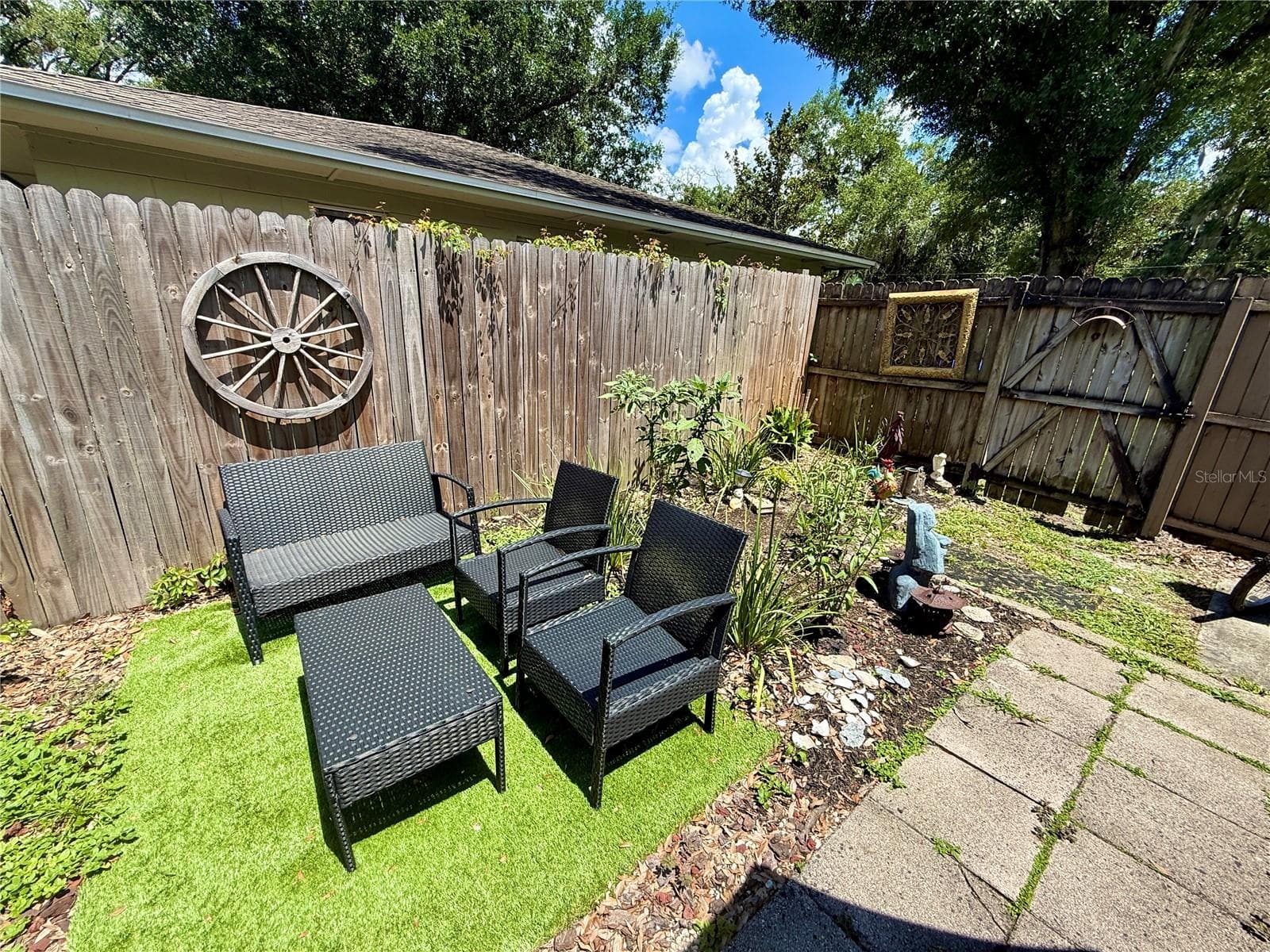 5937 UONA AVENUE — photo 13 of 19