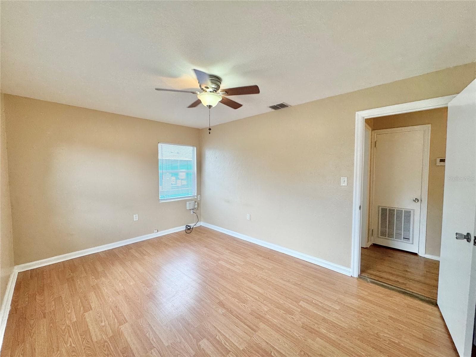 921 AVENUE E — photo 17 of 33