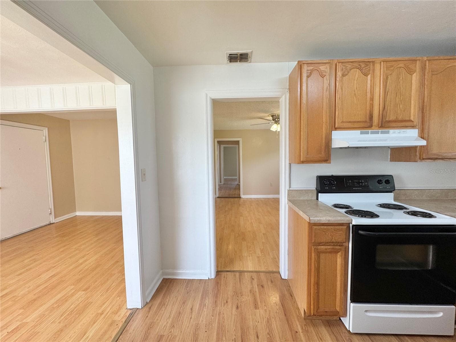 921 AVENUE E — photo 12 of 33