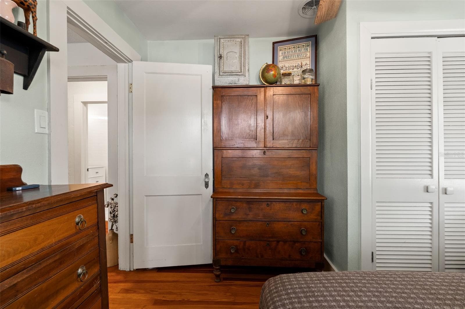 5845 GRAND BOULEVARD — photo 23 of 57