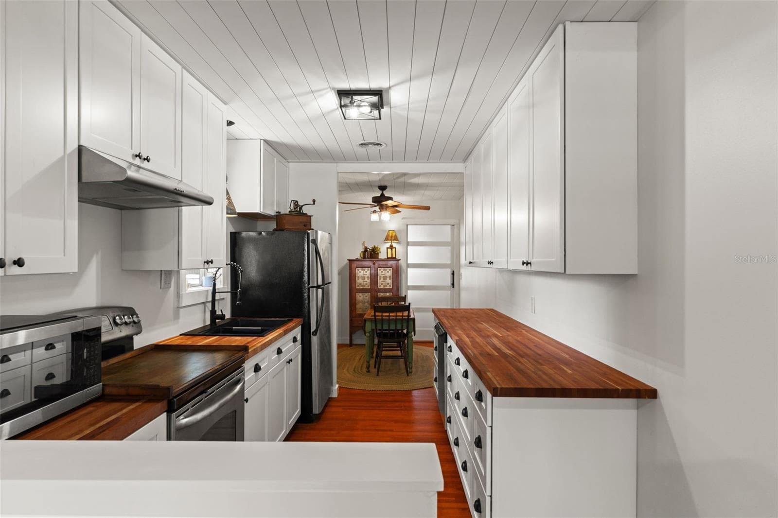 5845 GRAND BOULEVARD — photo 4 of 57
