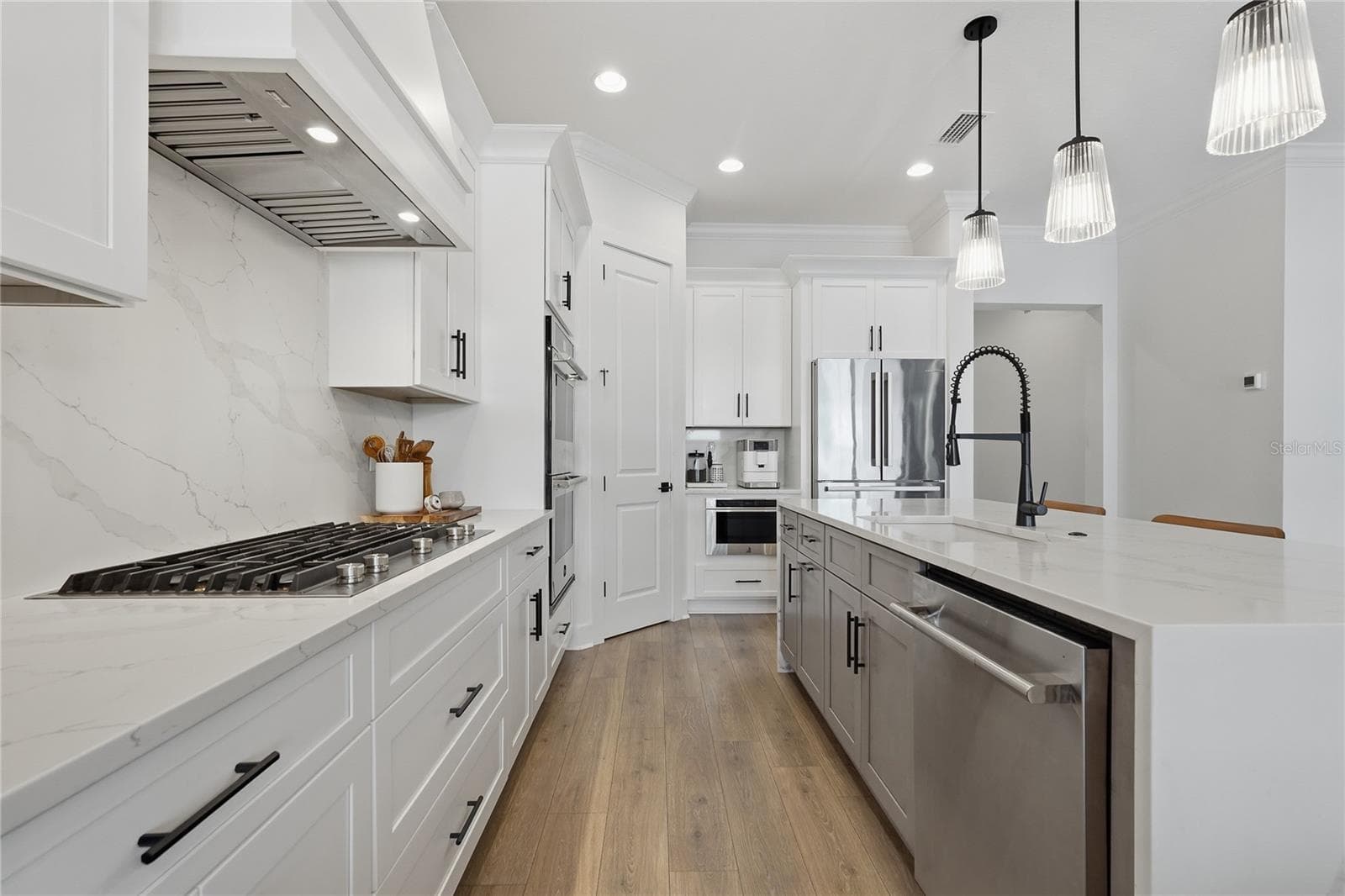 4208 CLEARFIELD AVENUE — photo 11 of 39