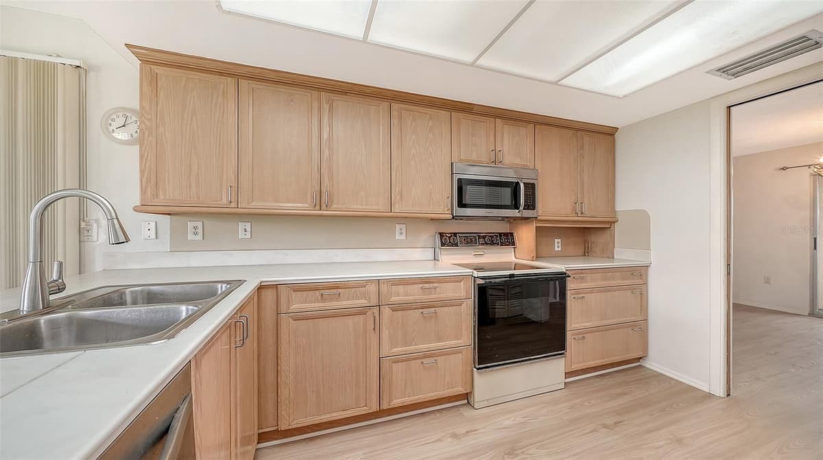 515 ROUSSEAU DRIVE — photo 14 of 46