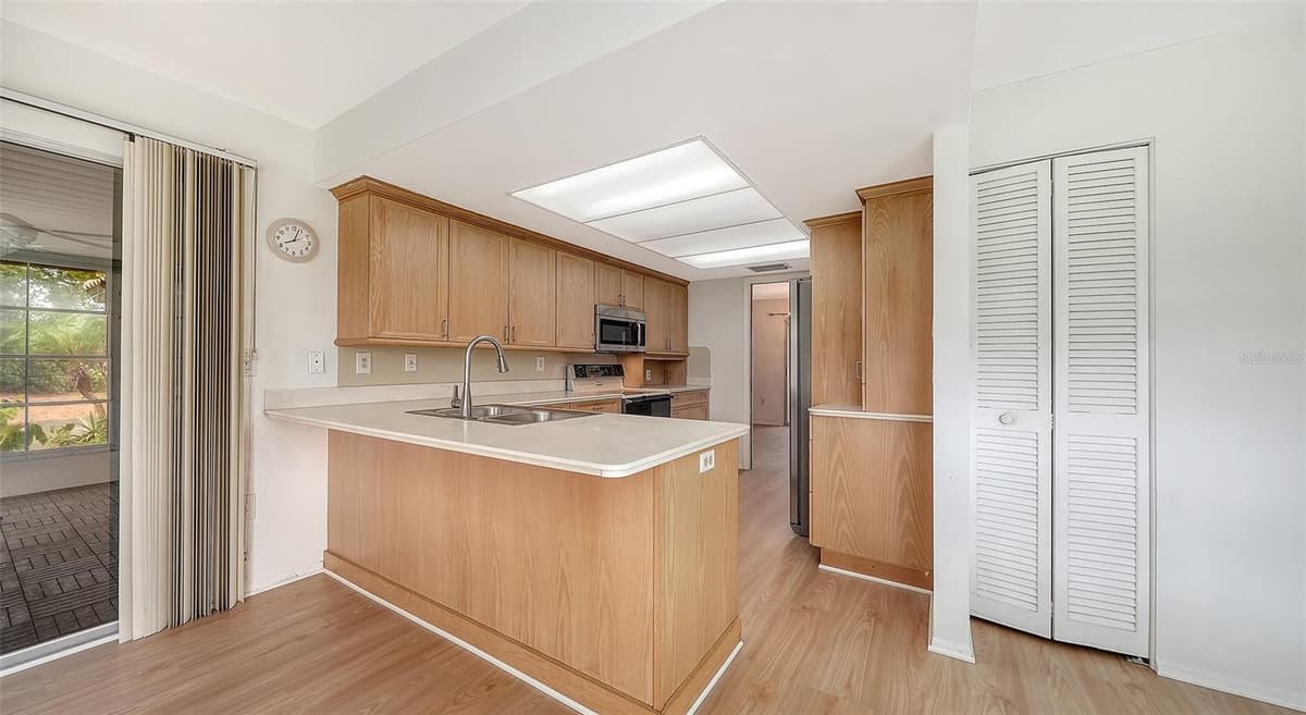 515 ROUSSEAU DRIVE — photo 15 of 46