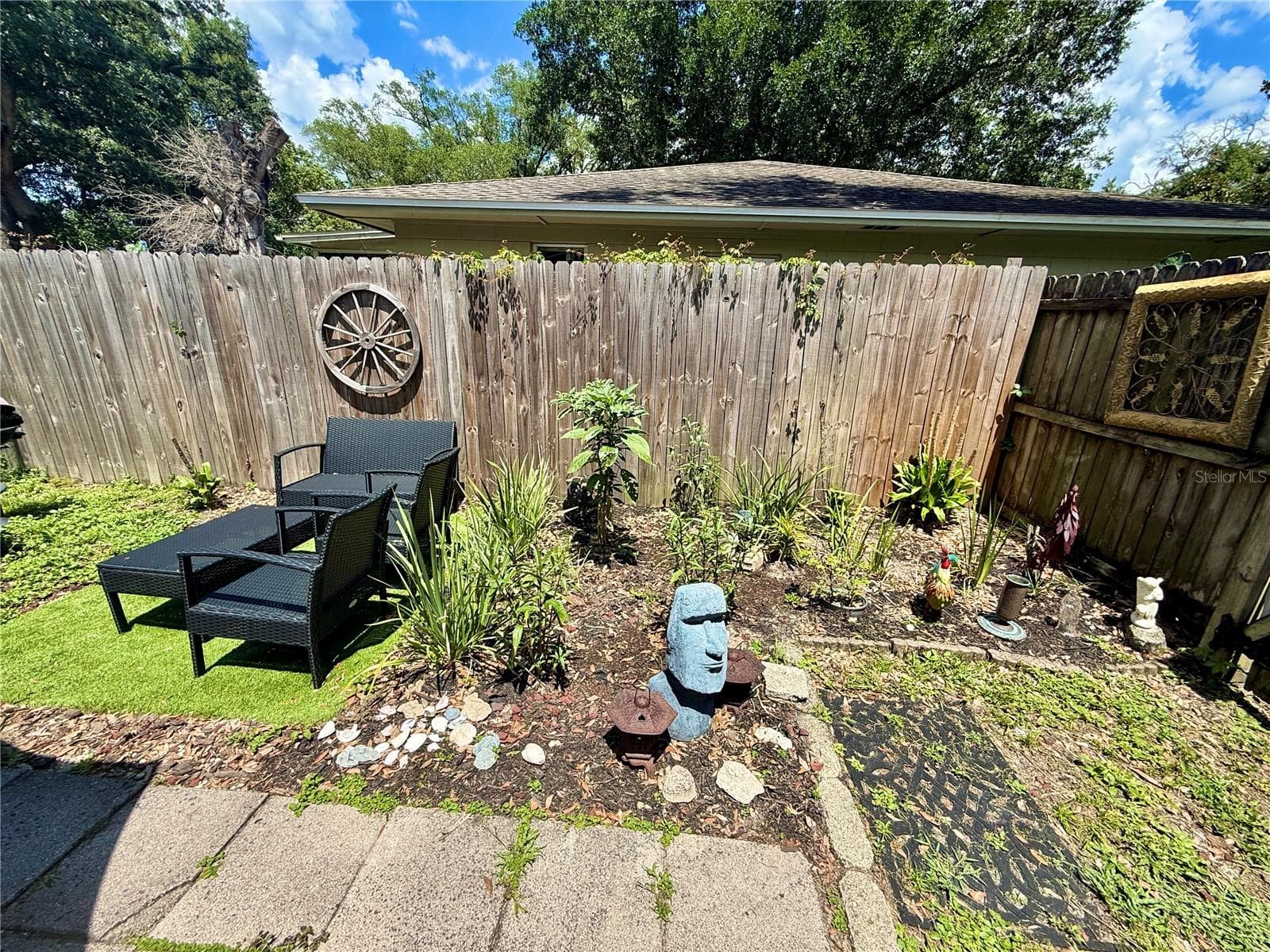 5937 UONA AVENUE — photo 9 of 19