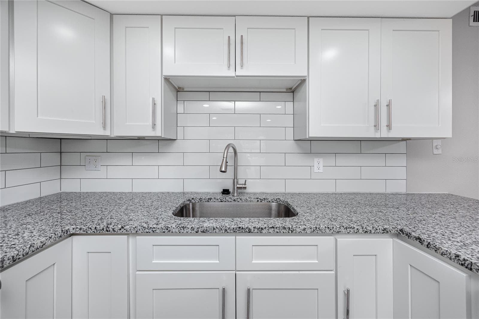 7510 SUNSHINE SKYWAY LANE — photo 18 of 61