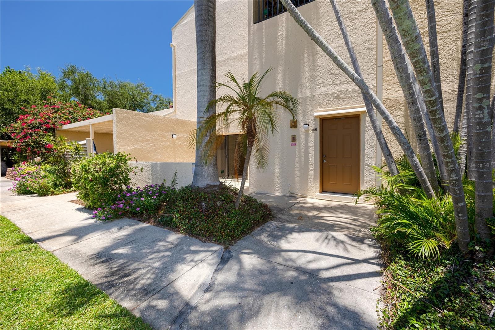 7510 SUNSHINE SKYWAY LANE — photo 11 of 61