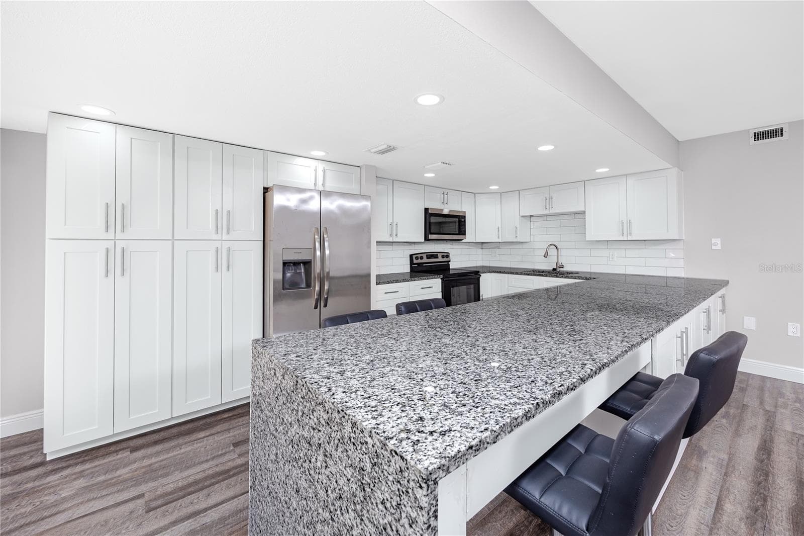 7510 SUNSHINE SKYWAY LANE — photo 16 of 61