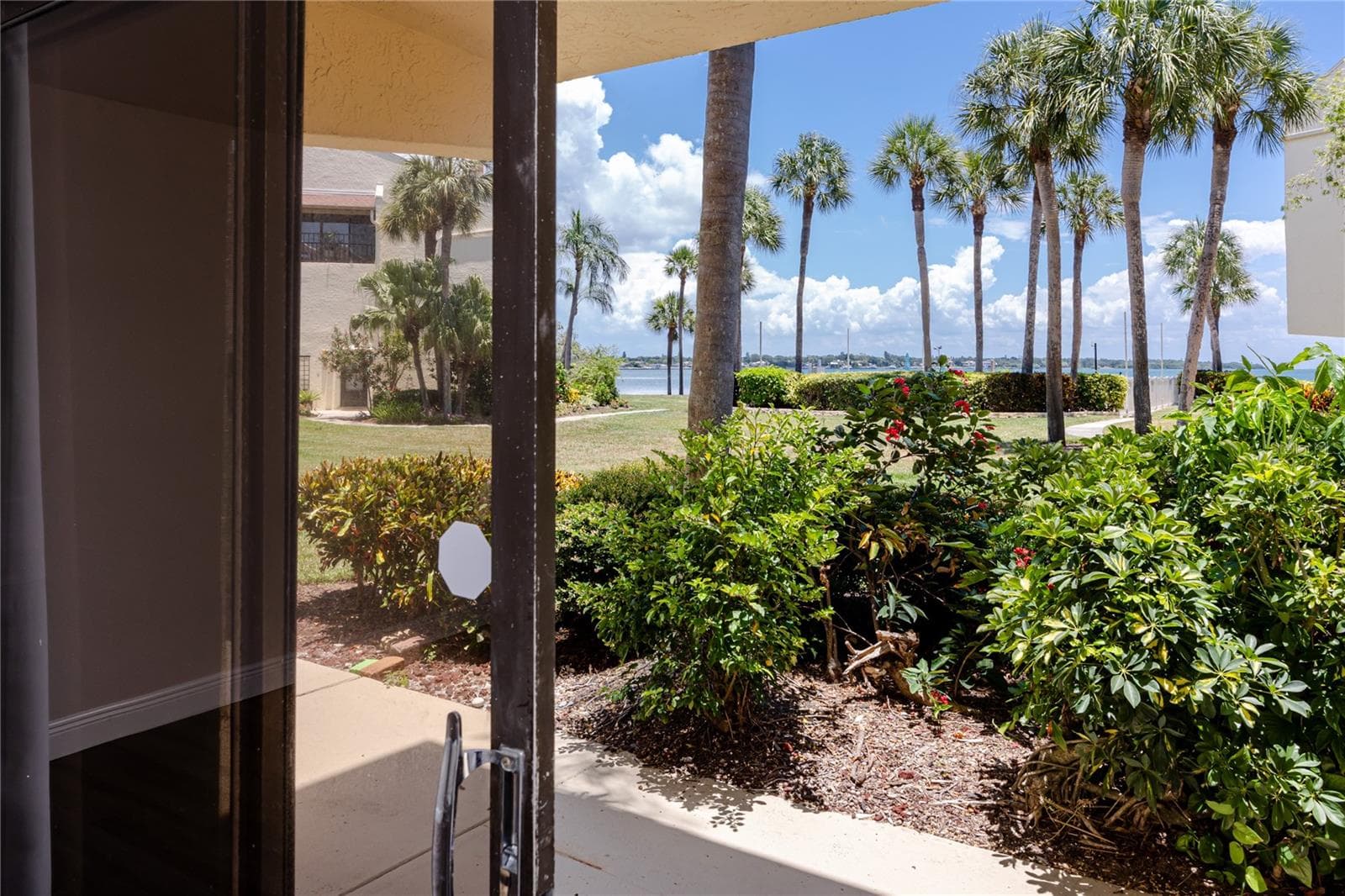 7510 SUNSHINE SKYWAY LANE — photo 25 of 61