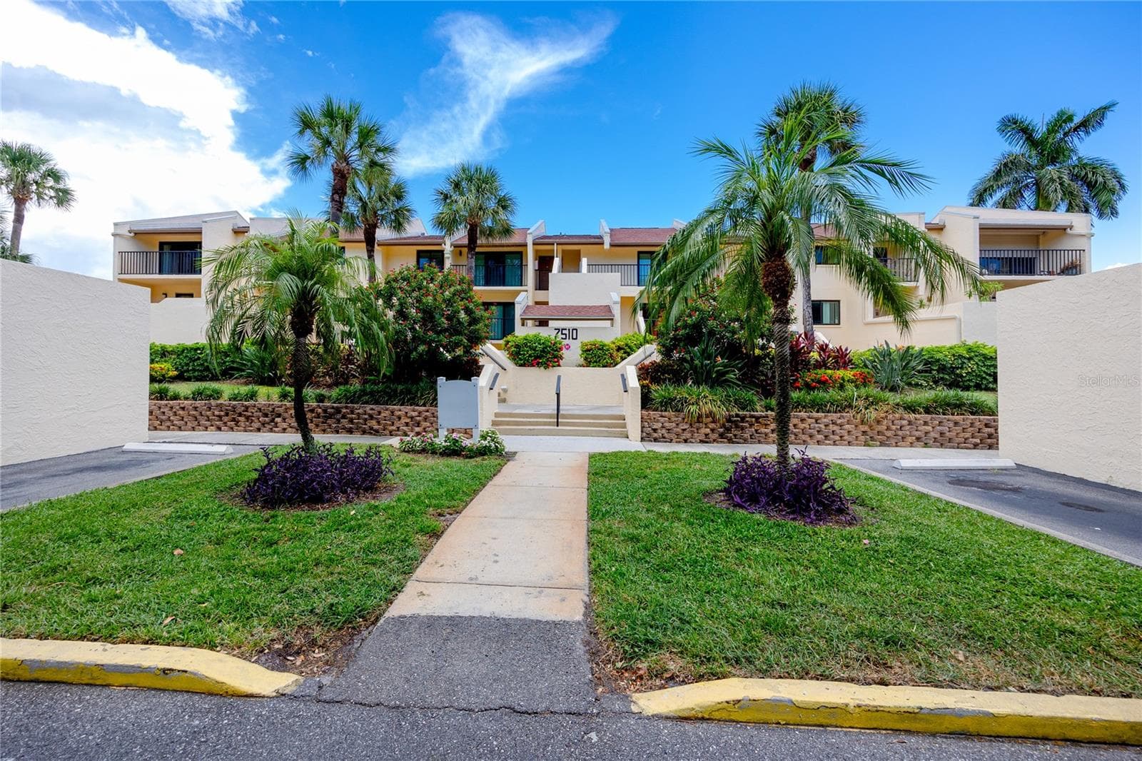 7510 SUNSHINE SKYWAY LANE — photo 1 of 61