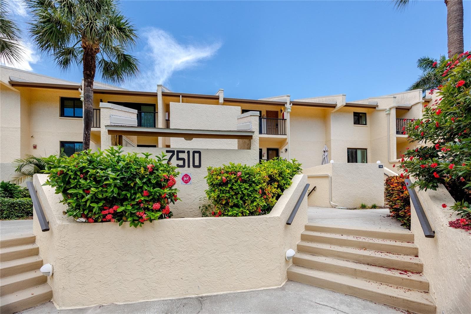 7510 SUNSHINE SKYWAY LANE — photo 8 of 61