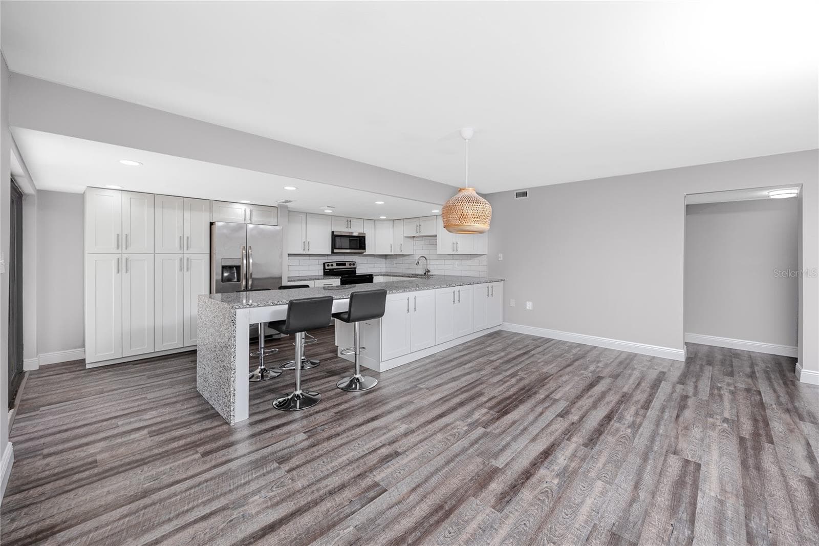 7510 SUNSHINE SKYWAY LANE — photo 3 of 61