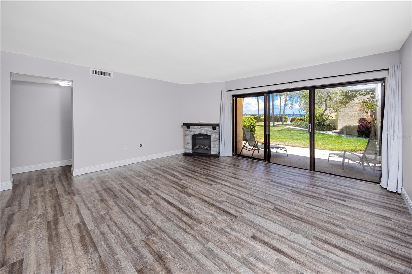 7510 SUNSHINE SKYWAY LANE — photo 20 of 61