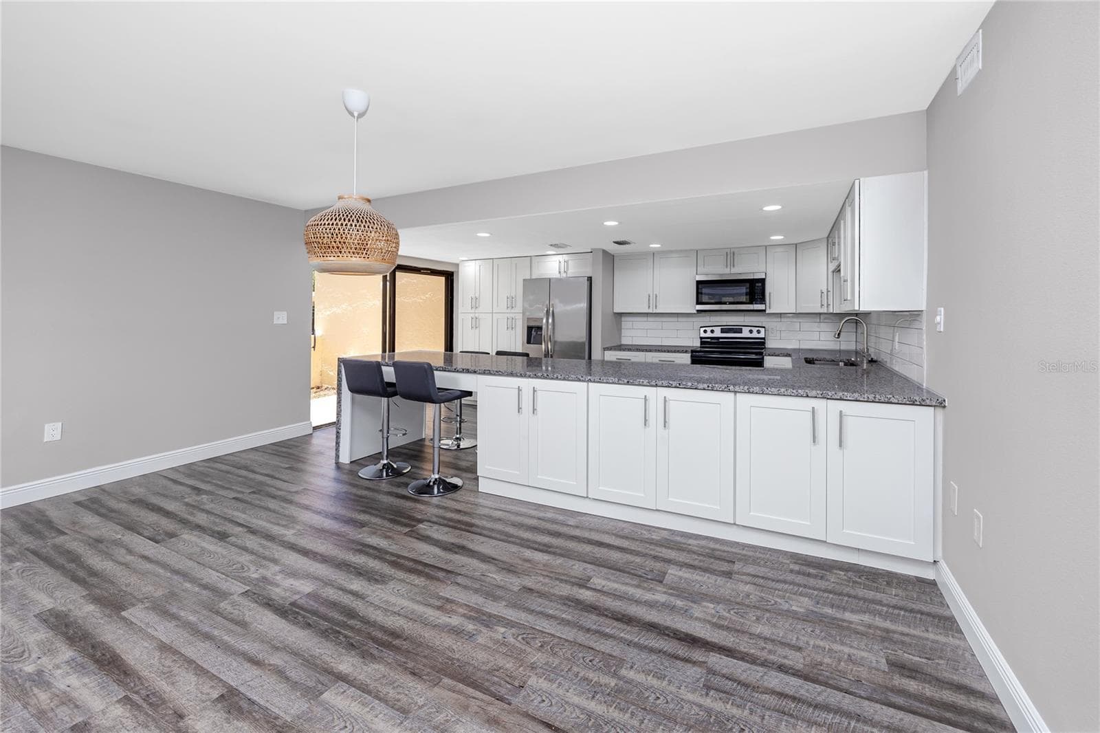 7510 SUNSHINE SKYWAY LANE — photo 15 of 61