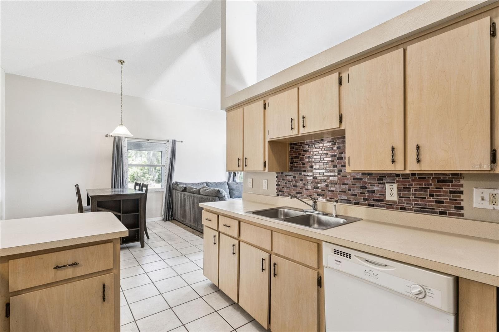 11526 HUGGINS STREET — photo 8 of 24