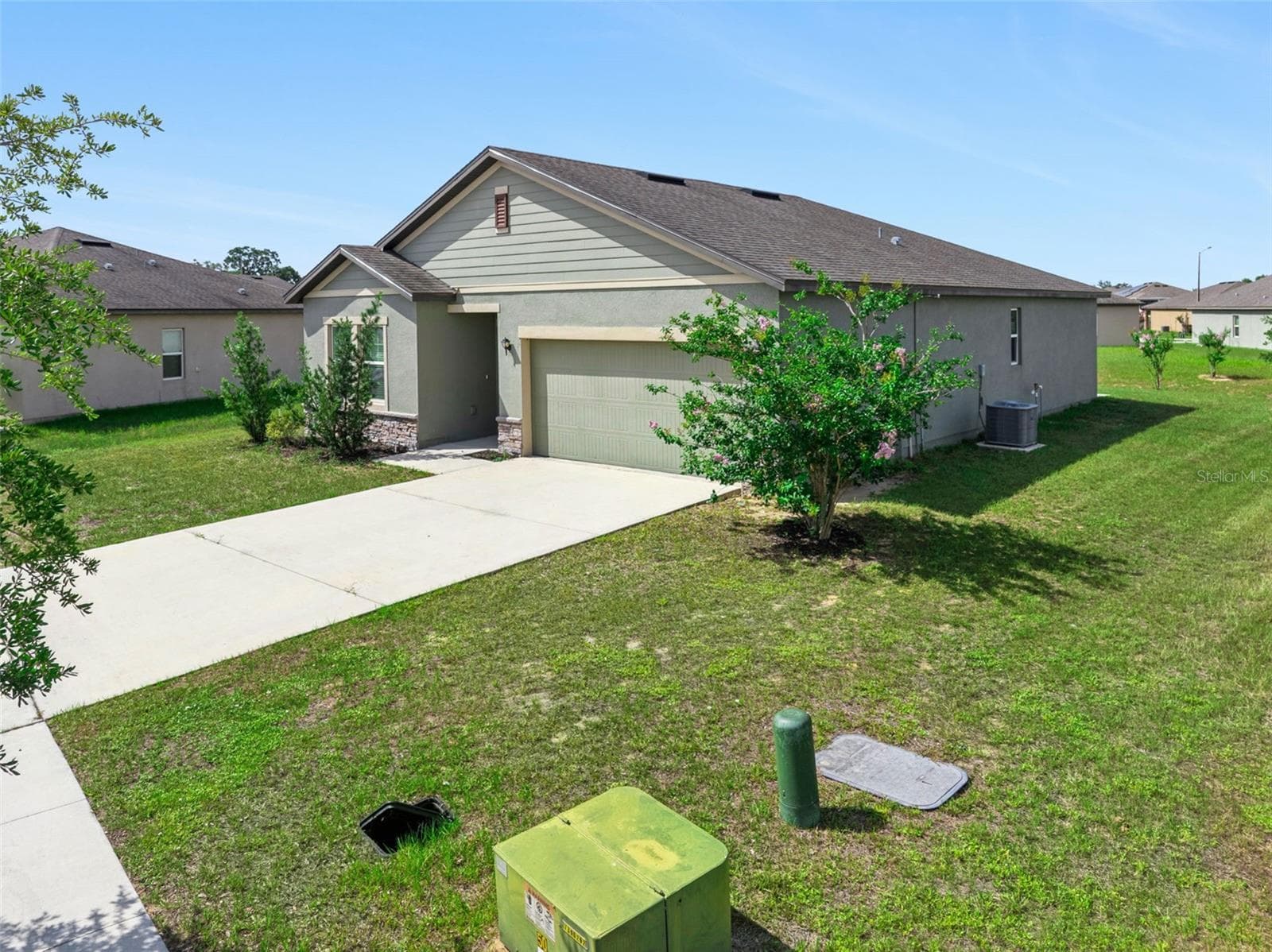 409 STILLWATER LANE — photo 4 of 32