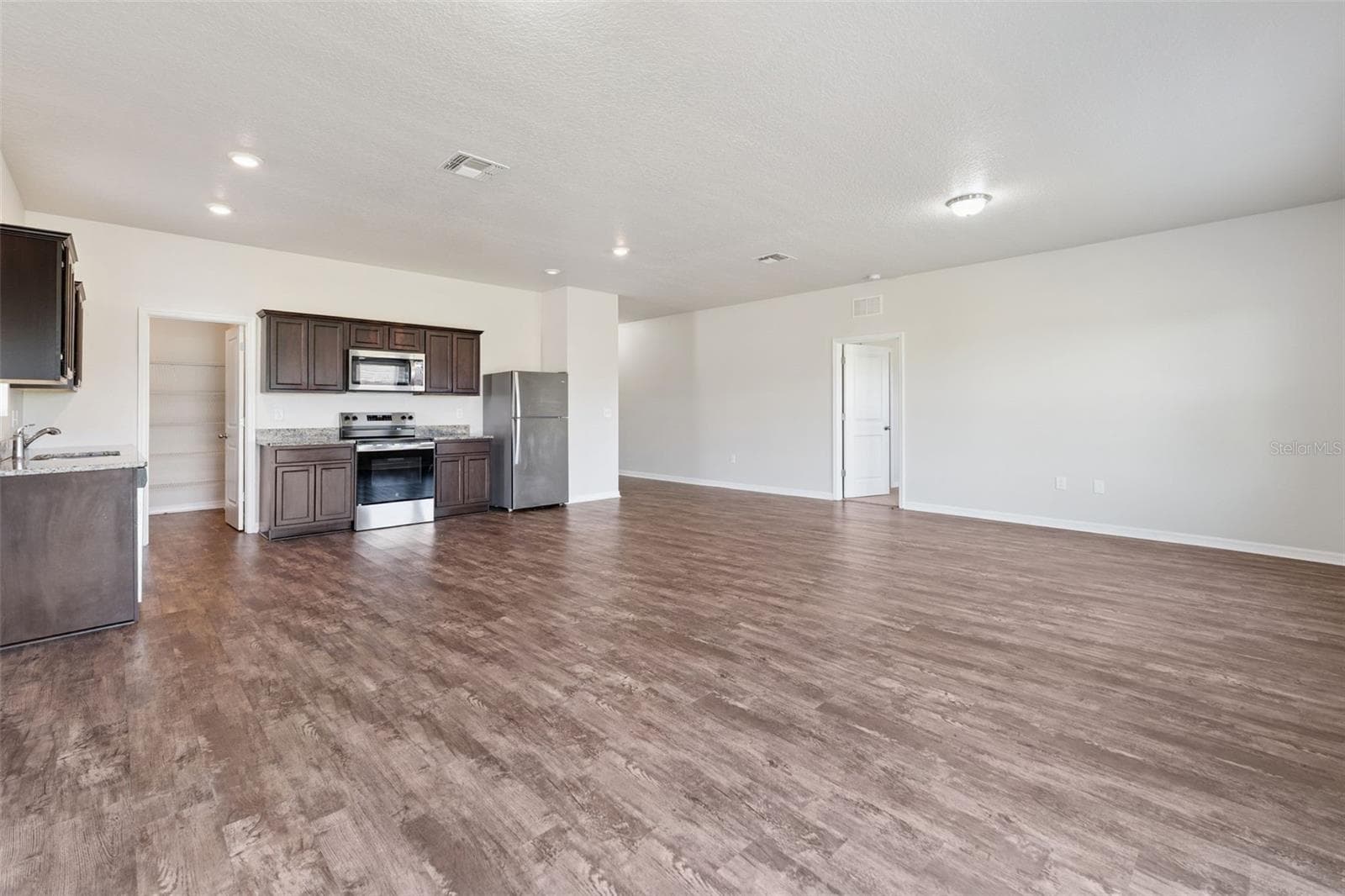 409 STILLWATER LANE — photo 5 of 32