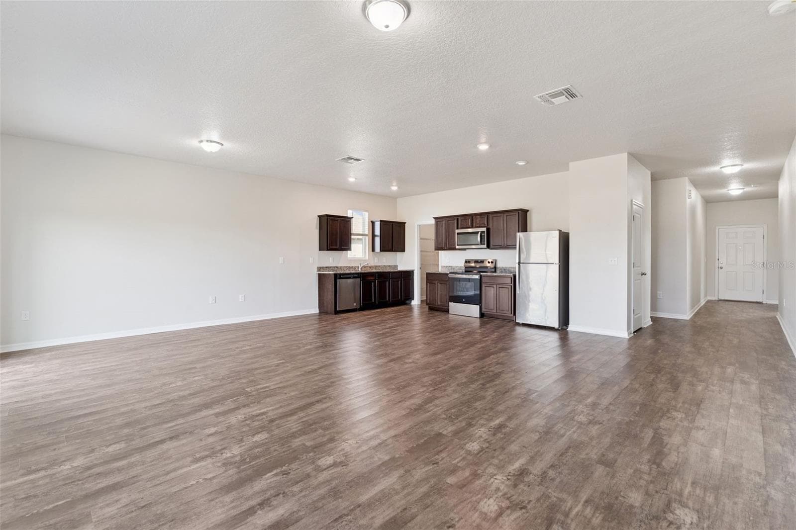 409 STILLWATER LANE — photo 6 of 32