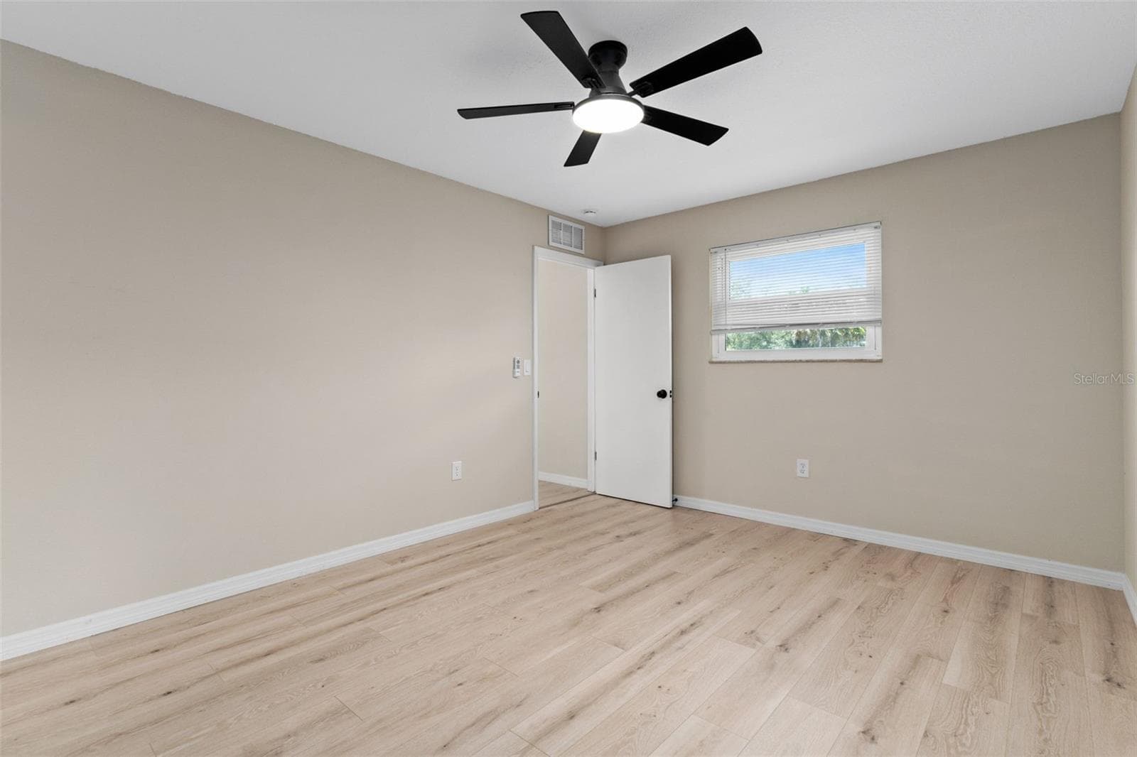 12036 COUNTRY COVE AVENUE — photo 16 of 30