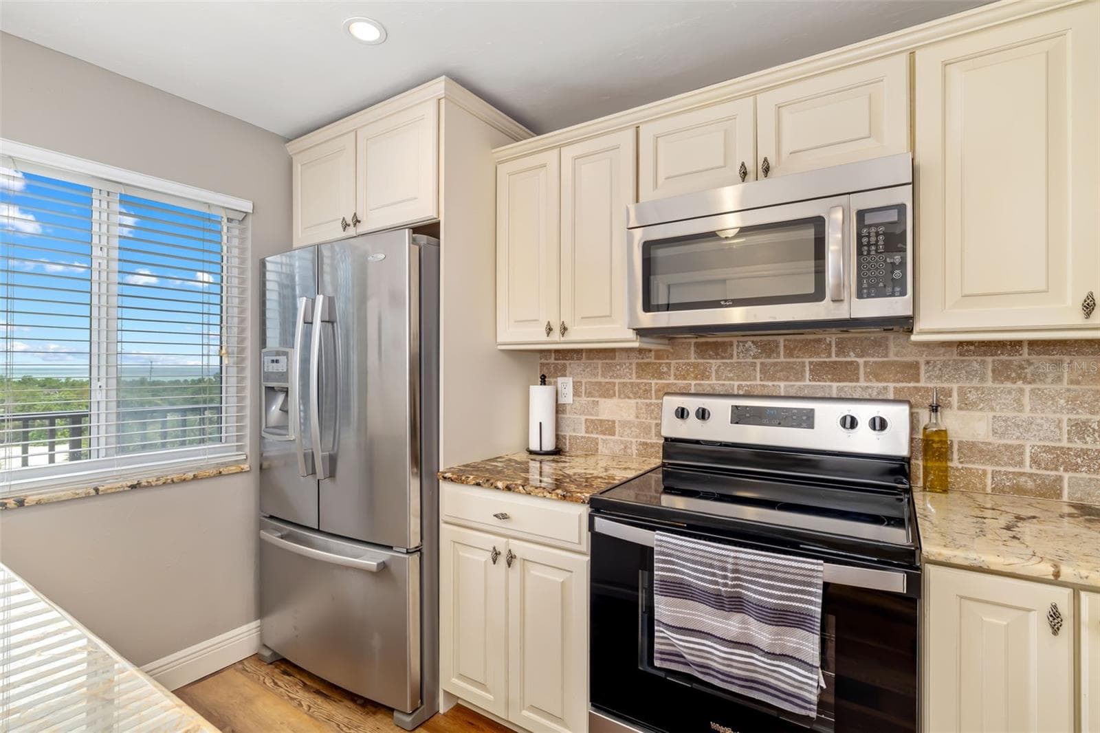 8911 MIDNIGHT PASS ROAD — photo 4 of 67