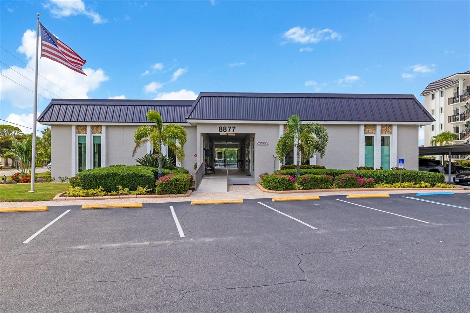 8911 MIDNIGHT PASS ROAD — photo 47 of 67