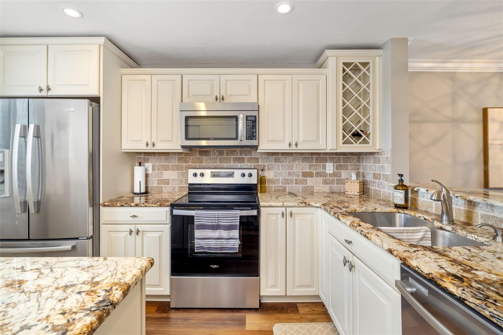8911 MIDNIGHT PASS ROAD — photo 15 of 67