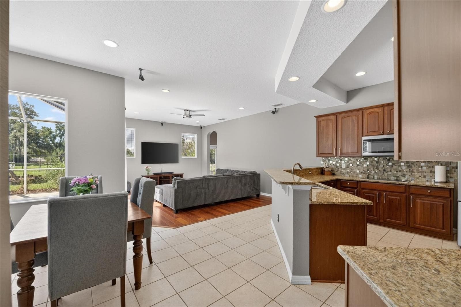 209 FOREST BREEZE AVENUE — photo 12 of 67