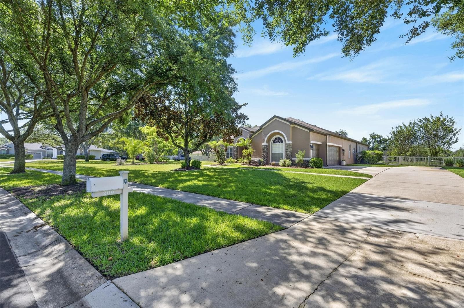 209 FOREST BREEZE AVENUE — photo 4 of 67