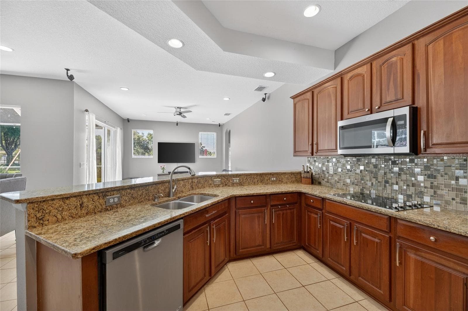 209 FOREST BREEZE AVENUE — photo 18 of 67