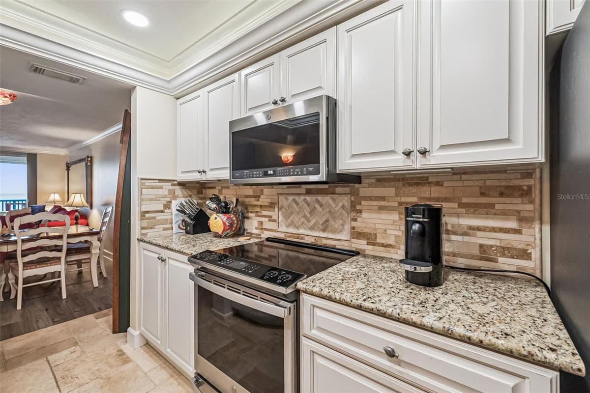 4621 ATLANTIC AVENUE — photo 19 of 64