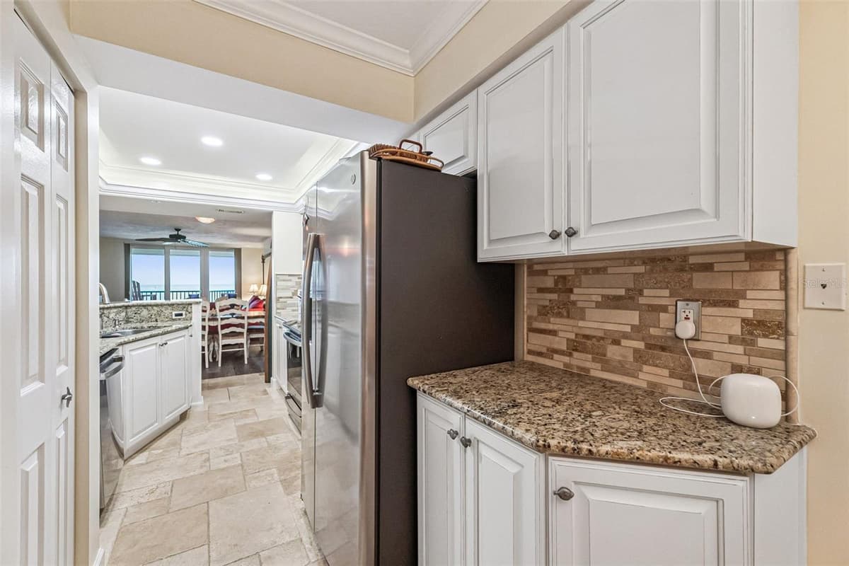4621 ATLANTIC AVENUE — photo 17 of 64