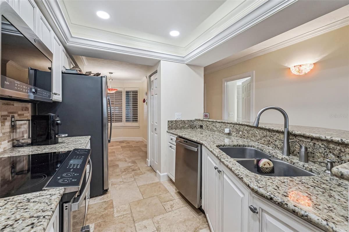4621 ATLANTIC AVENUE — photo 18 of 64