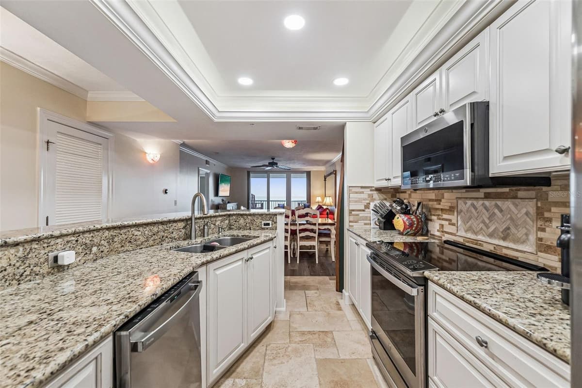 4621 ATLANTIC AVENUE — photo 16 of 64