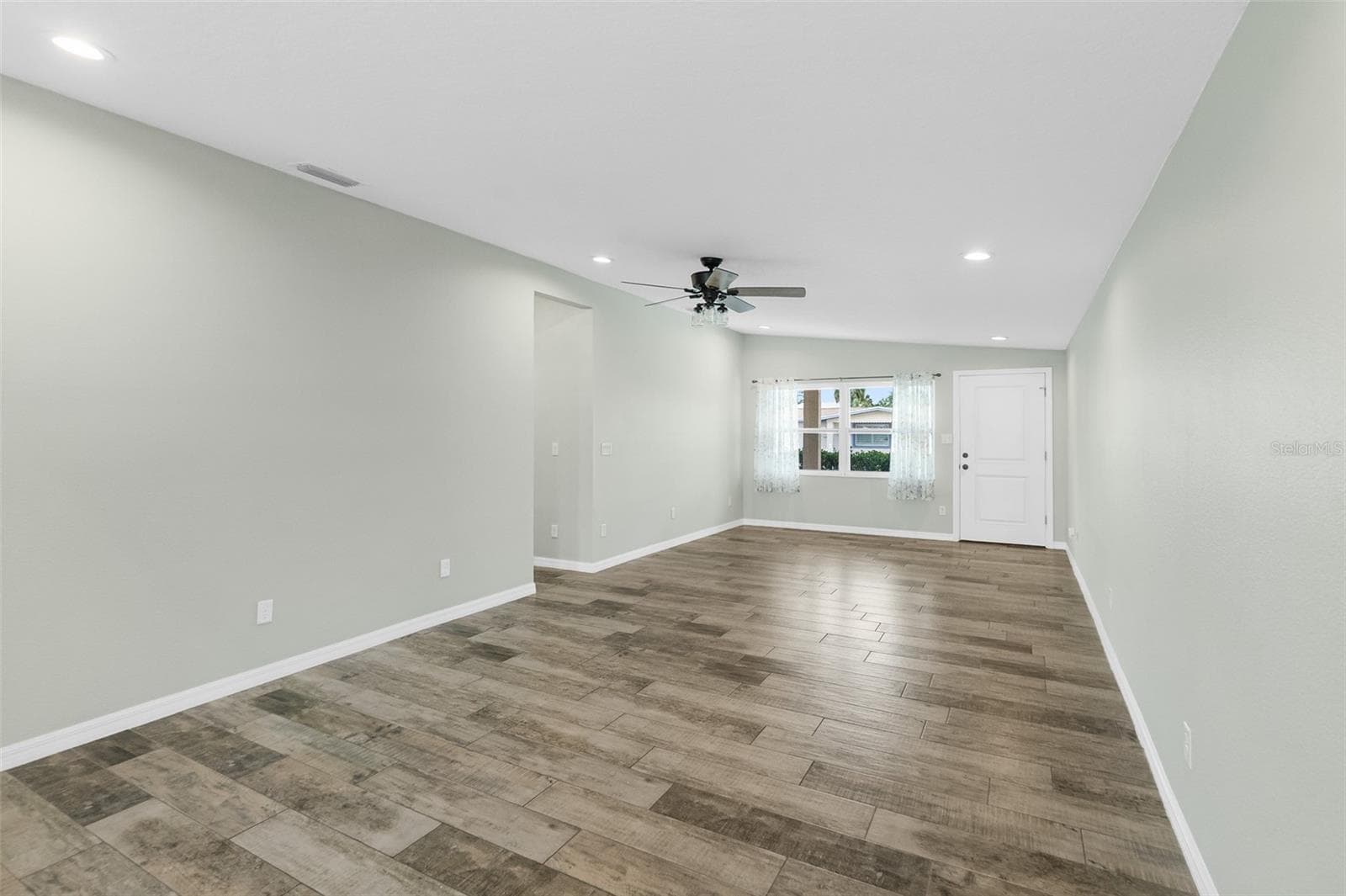 143 AVALON AVENUE — photo 5 of 44