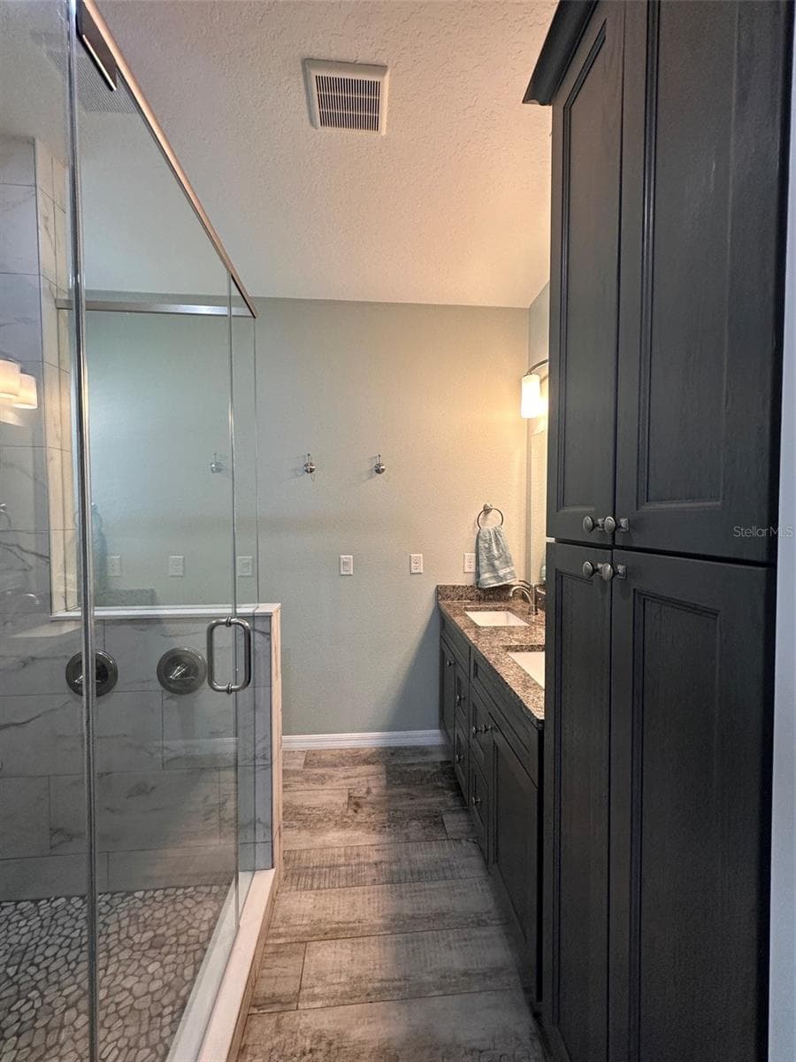 143 AVALON AVENUE — photo 19 of 44