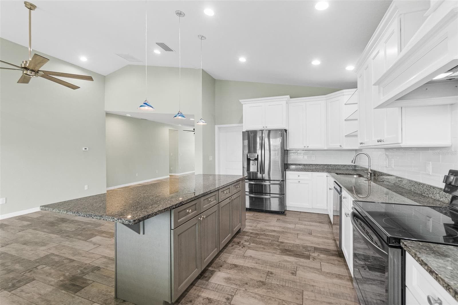 143 AVALON AVENUE — photo 12 of 44