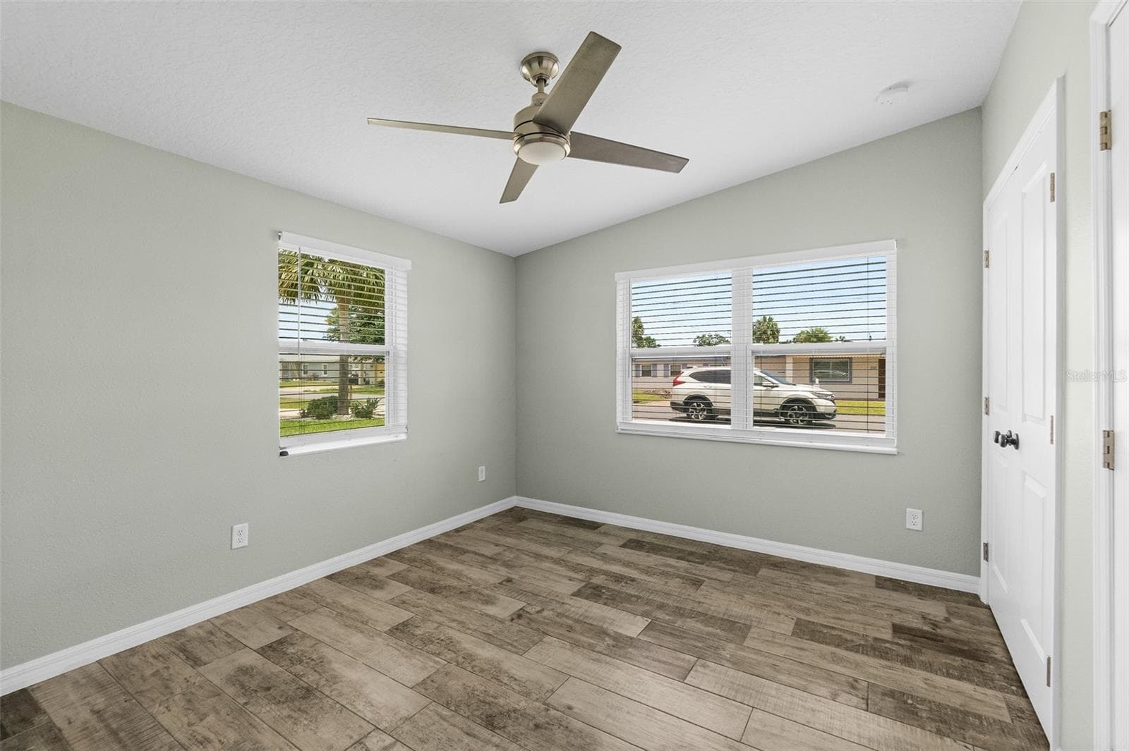 143 AVALON AVENUE — photo 24 of 44