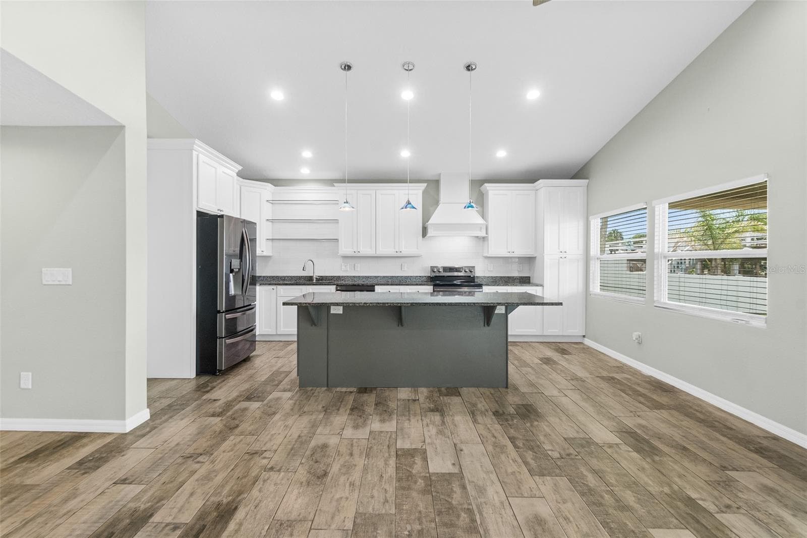 143 AVALON AVENUE — photo 8 of 44