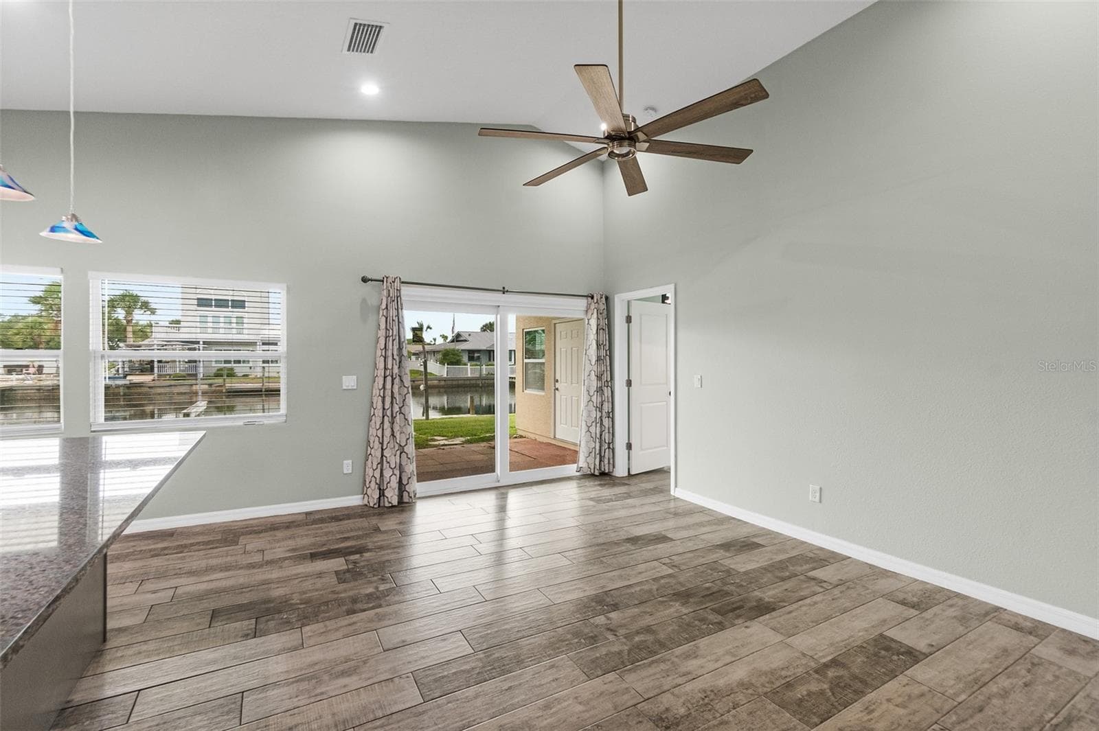 143 AVALON AVENUE — photo 14 of 44